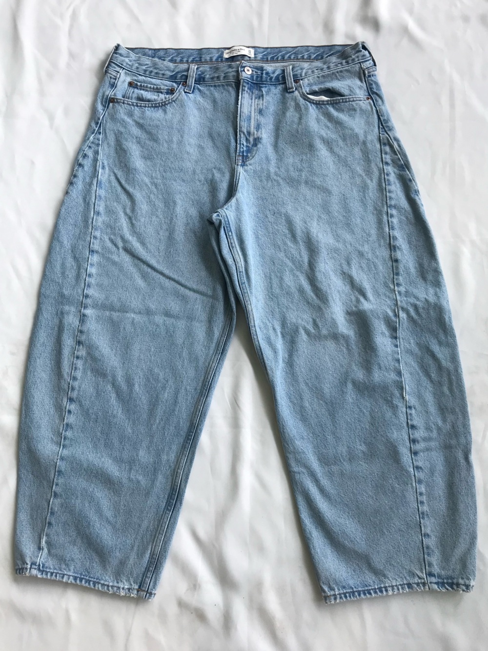 Abercrombie & Fitch High Rise Barrel Jean Curve Love 16/33 Medium Wash Blue Plus